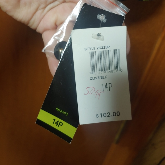 Beautiful Half jacket - Picture 2 of 3